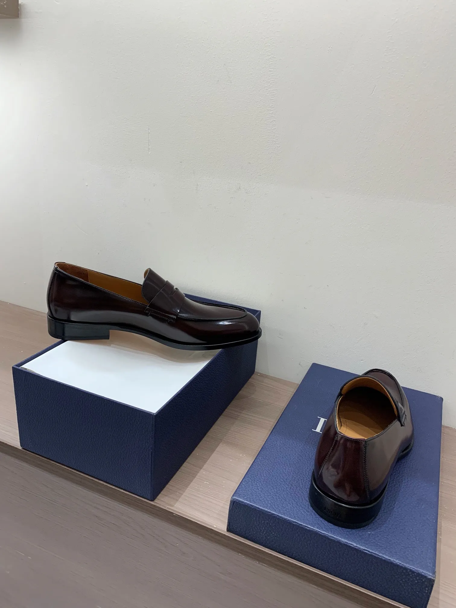 [Dior] Top P: 960💰 Standard code 39-44 (38.45.46 custom-made, non-returnable and non-exchangeable) Dior Dior's latest high-end men's boutique casual leather shoes, imported cowhide upper, water-dyed cowhide lining, imported leather outsole, perfect details are impeccable.
